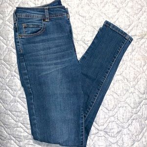 Dark blue denim jeans, ripped, distressed size 5